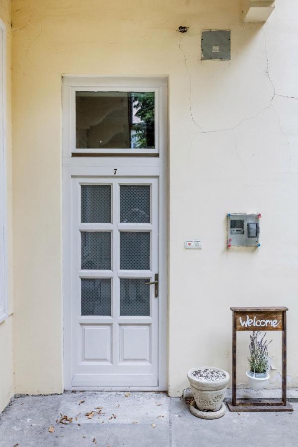 Lavender Apartment Budapest Luaran gambar